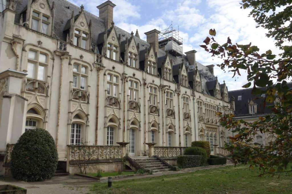 Charmant Studio Au Calme Tout Confort Dans Chateau Neo Gothique Proche Zenith Comet Orleans Parking Voiture Gratuit Wifi Haut Debit Rue Des Montees Bagian luar foto