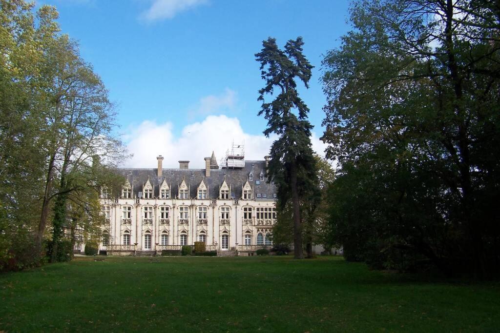 Charmant Studio Au Calme Tout Confort Dans Chateau Neo Gothique Proche Zenith Comet Orleans Parking Voiture Gratuit Wifi Haut Debit Rue Des Montees Bagian luar foto